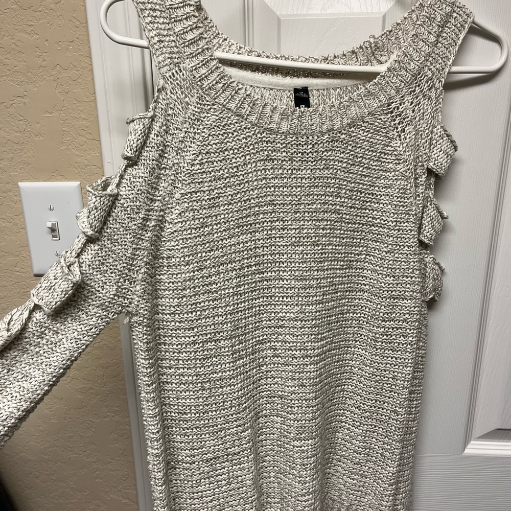 Design Lab Lord & Taylor Off-Shoulder Sweater in Light Gray